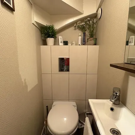 Appartement Hyggelig Rom Med Kjoleskap Mikro Og Vannkoker Samt Eget Bad Og Toalett Nydelig Utsikt Og Gratis Parkering